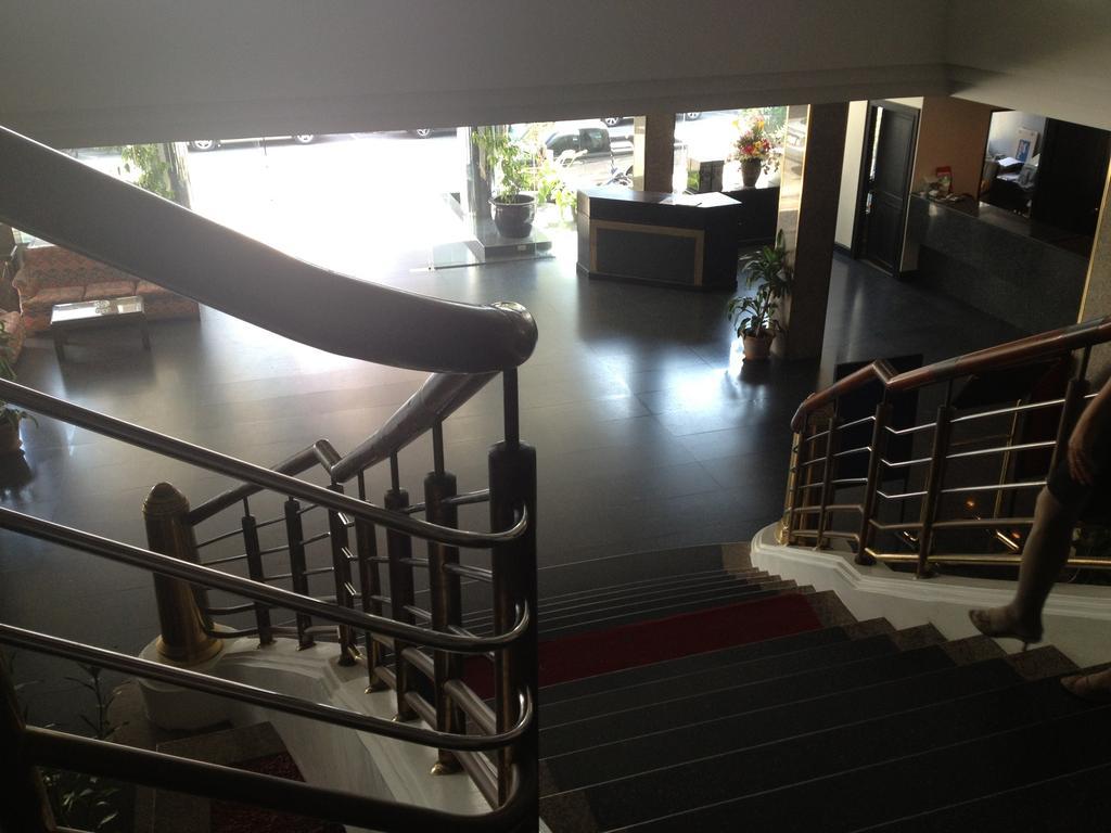 Sinthavee Hotel Phuket Екстериор снимка