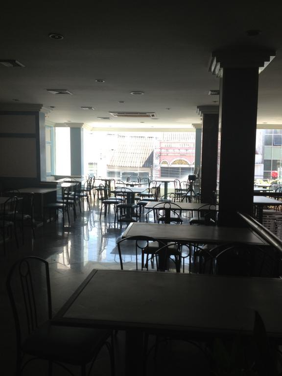 Sinthavee Hotel Phuket Екстериор снимка