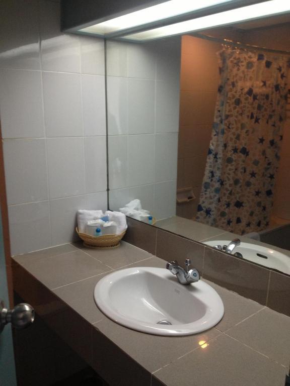 Sinthavee Hotel Phuket Стая снимка