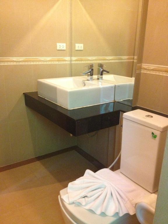 Sinthavee Hotel Phuket Стая снимка