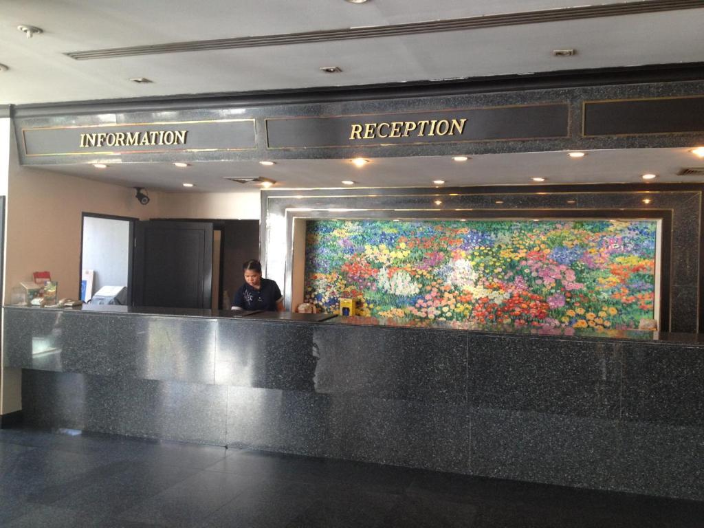 Sinthavee Hotel Phuket Екстериор снимка