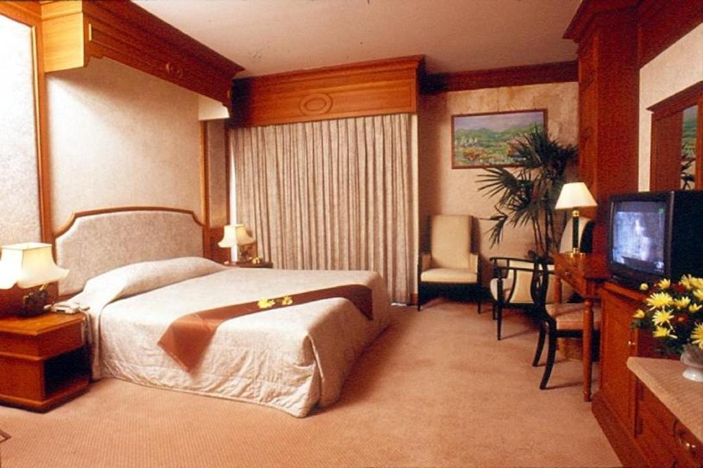 Sinthavee Hotel Phuket Екстериор снимка