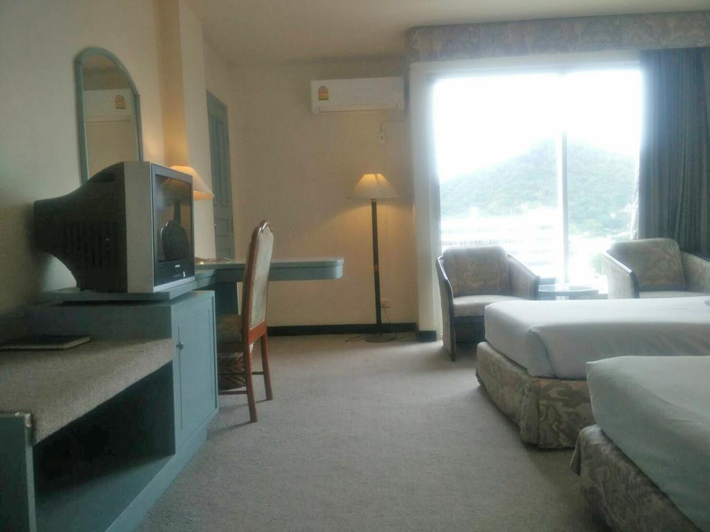 Sinthavee Hotel Phuket Екстериор снимка