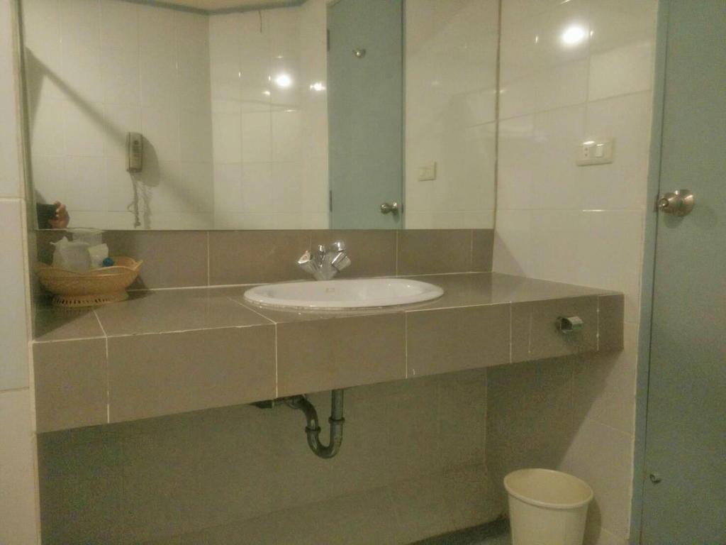 Sinthavee Hotel Phuket Екстериор снимка